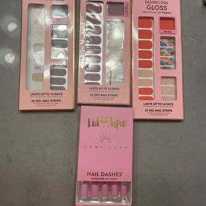 2 for 15 Set of 4 press on nails.